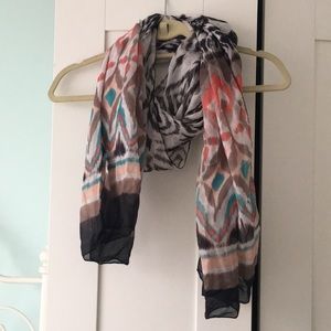 Patterned light scarf